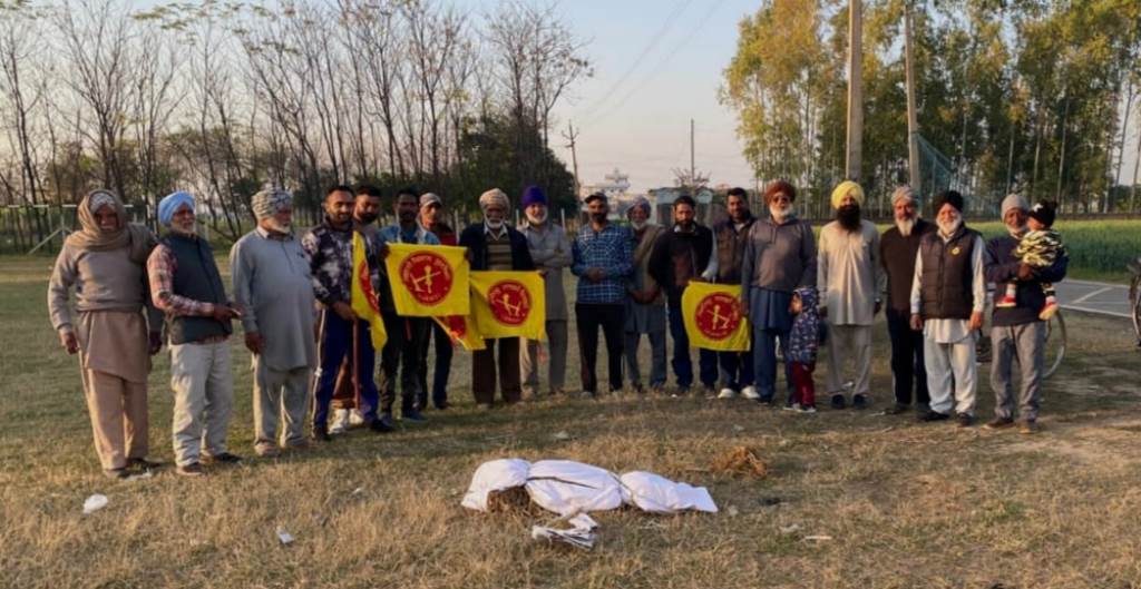 Kirti Kisan Union burnt the effigy of the Punjab government in protest against the lathi charge on farmers in Bathinda